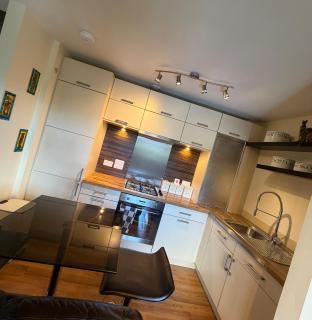 Prime Four House - Perfect for Short & Business stays - 7