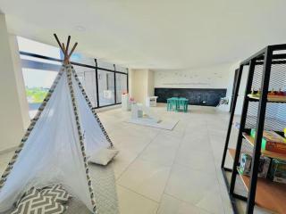 Everything Nearby in San Salvador, Fam & Pet Fdly - 5