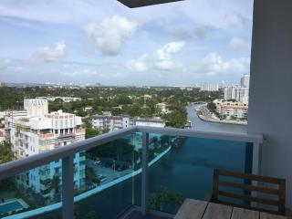 Amazing View 1 Hotel Corner Unit 2BR 2BA w Balcony - 2