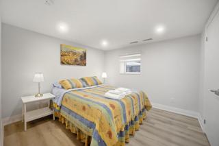 Charming Streetsville 2BR Suite-Parking & Laundry - 8