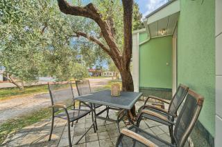 Apartments by the sea Kastel Stafilic, Kastela - 27151 - 1