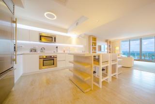Amazing View 1 Hotel Corner Unit 1BR 1BA w Balcony - 7