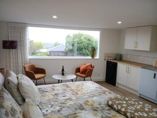 Secluded Studio Retreat in Cashmere Hills, Christchurch - 6