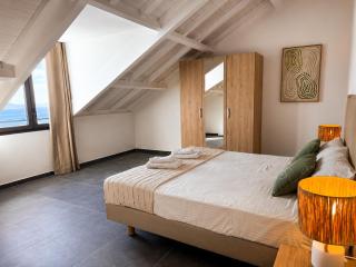 Appartement ZANDOLI - T4 Duplex face aux Saintes - 7