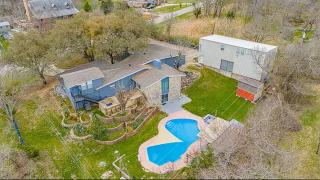 Lake Retreat w Pool, Firepit, Sleeps 8 - 4