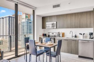 Luxury High Floor Skyline Apartment Near Cruise Port - 7