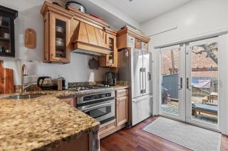 Entire Home in Columbia Heights - Metro subway - 2