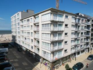 Bright Apartment with Side Sea View - 5