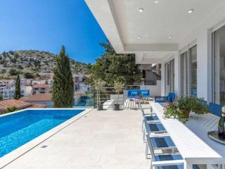 Luxury villa Fleur with pool - 2