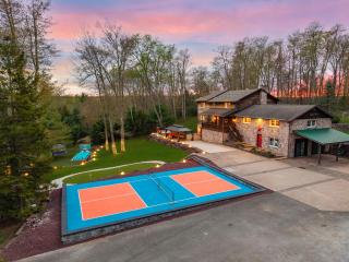 Luxury meets Wilderness in the Heart of the Poconos - 0