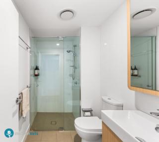 South Brisbane 1 bedroom apartment with Pool - 2