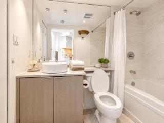 Prime Hamilton Street 2-Bedroom Vancouver Stay - 1
