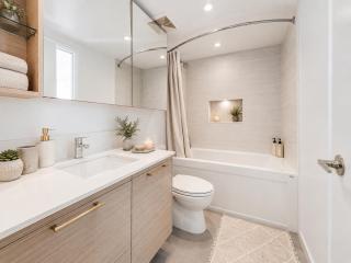 Central 2BR Suite near Yaletown, Granville and Stadium District - 2