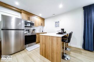 Modern Haven - Queen Bed - Wifi - Near Rogers and WEM! - 7