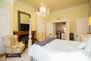 Back Bay Efficiency Unit, Pvt Bath, Kitchenette - 7