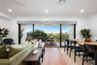 Stylish Clontarf Townhouse & Parking - 4