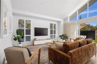 Genoa House - Coastal Elegance at the Marina's Edge - 9