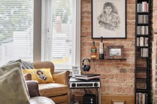 Stylish 2Bed Flat Near Hampton Court RiverThames - Pass the Keys - 5