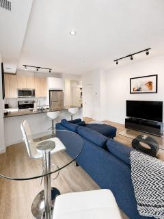 Modern 2Bd Corner Condo with City Views - 9