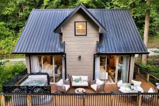 The Nook-Modern Lakeside Cabin - 9