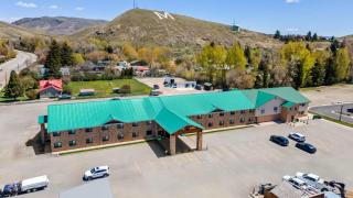 Super 8 by Wyndham Montpelier - 1