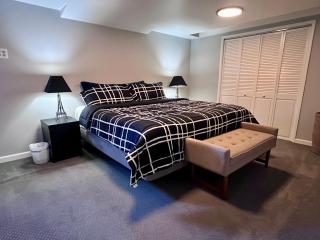 Green Lake - 3BR - Office Flex - Sleeps 6 - Near Light Rail Station, Freeway & Bus - 4