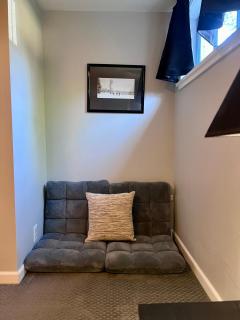 Green Lake - 3BR - Office Flex - Sleeps 6 - Near Light Rail Station, Freeway & Bus - 3