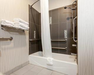 Comfort Suites Greenville - 1