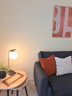 Cozy City Center Apartment - 5