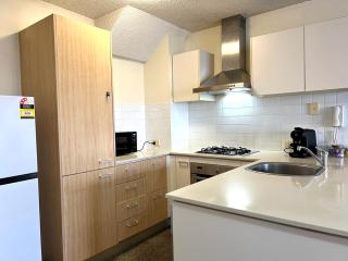 Budget 2BR 2BA Stay South Brisbane with Parking - 1