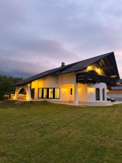 Julien House - 6