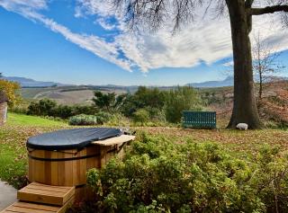 Elgin Views with Hot Tub - 9