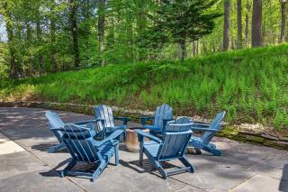 Whispering Fern Retreat - 4-Acre Luxury Escape, Fire Pit - 8