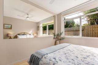 Stylish St Kilda Beach Apartment - St Kilda West - 4