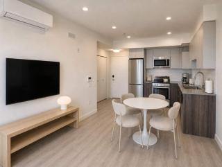 Stylish 1BR Suite with AC and Steps to The Drive - 9