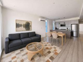 Stylish 3BR2BA Suite with AC Steps to The Drive - 5