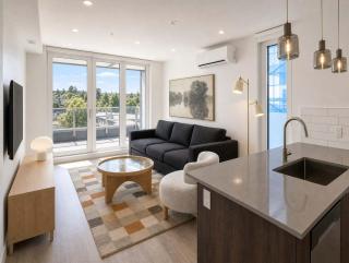 Stylish 3BR2BA Suite with AC Steps to The Drive - 4