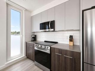 Stylish 3BR2BA Suite with AC Steps to The Drive - 1