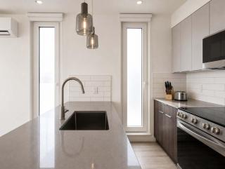 Modern 3BR2BA Suite with AC by Commercial Drive - 1