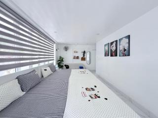Cat Ba Santorini Homestay - 1