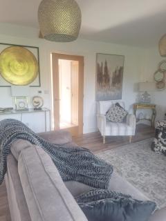 Luxurious 3 bedroom house now with FULL FIBRE INTERNET Shangri la in village of Alfrick with driveway parking for 3 cars in an area of outstanding natural beauty, superb walking,close to Worcester, Malvern showground, theatre, Malvern hills, dogs welcome - 2