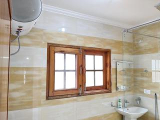 Gulberg Cottage - Family & Couple Rooms Near Srinagar Airport - 4