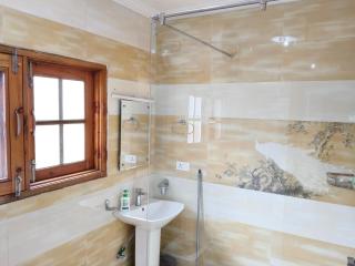 Gulberg Cottage - Family & Couple Rooms Near Srinagar Airport - 3