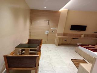 Clubhouse Hotel by CheckIn Igatpuri - 3