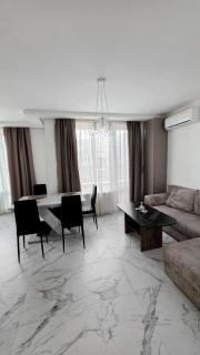 Luxury & Stylish 2 Bedroom Apartment at an Excellent Location - 0