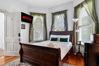 Spacious Historic House Near Louisville Sites - 0