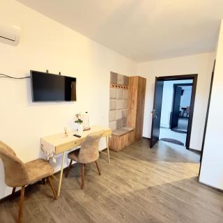 Coltul Verde de pe Deal - 2