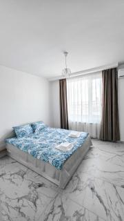 Luxury & Stylish 2 Bedroom Apartment at an Excellent Location - 2