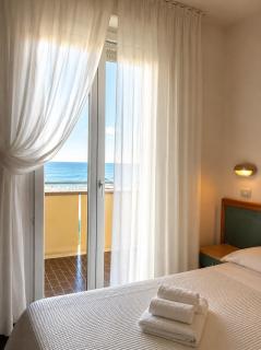 Hotel Artide - Beach Front - Rimini - 4