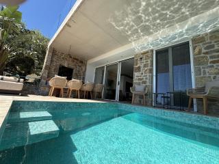 Gialova Hills - Luxury Villa with Private Pool, Garden & Seaview - Gialova - 9